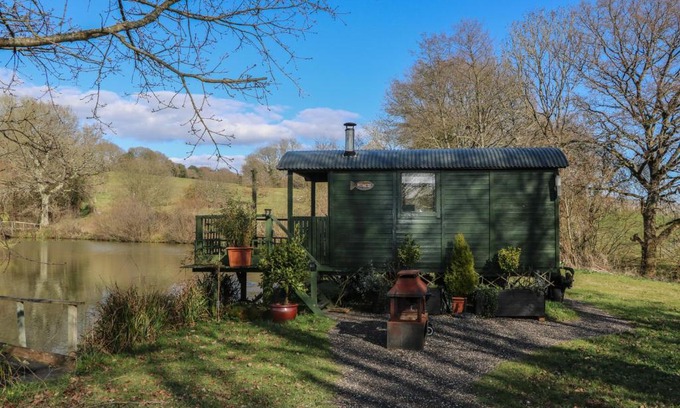 Hadlow Down Casa | Roach Hut