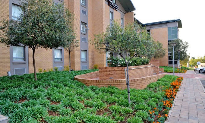 Greater Johannesburg Metropolitan Area Hotel | Road Lodge Southgate
