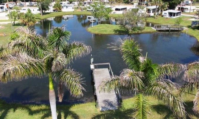 Fort Pierce Cabina | Road Runner Travel Resort - Caravan Park