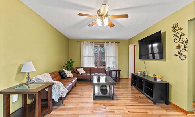 Columbus Casa | Roadmap Lodging: Garden Oasis by Cedarcrest