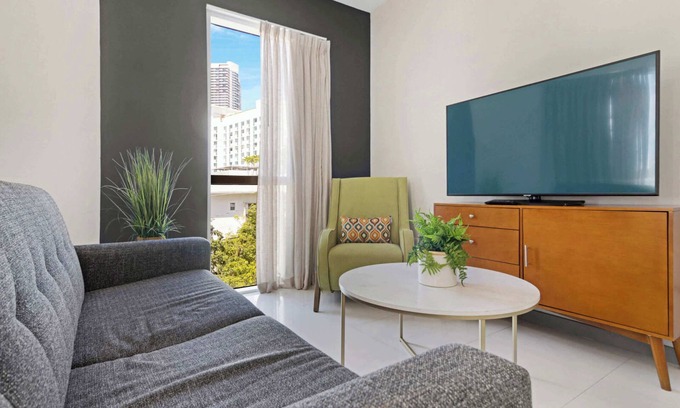 Brickell Casa | Roami at Habitat Brickell | Pool + Balcony | 1 Bed