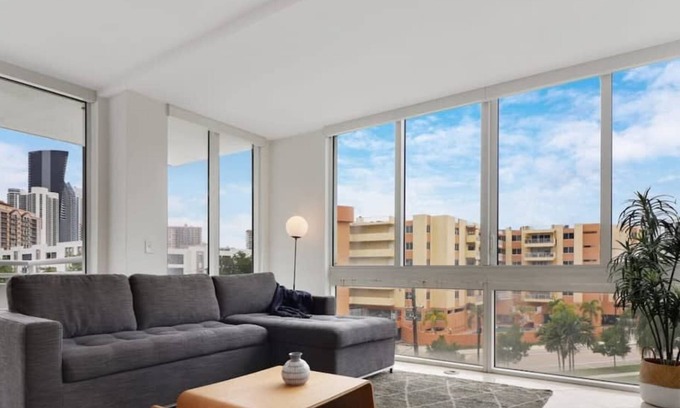 Sunny Isles Beach Casa | Roami at Sunny Isles | Rooftop Pool | 2 Bedroom