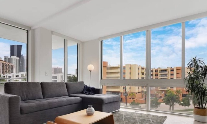 Sunny Isles Beach Casa | Roami at Sunny Isles | Rooftop Pool | 2 Bedroom