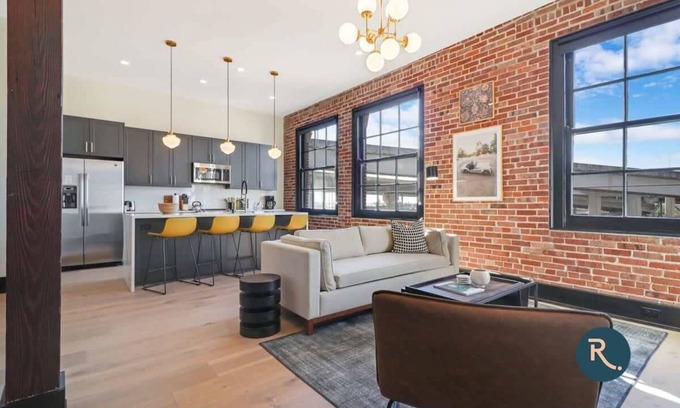 Arts/Warehouse District Casa | Roami at The Lola | Group Friendly | 7 Bed Combo