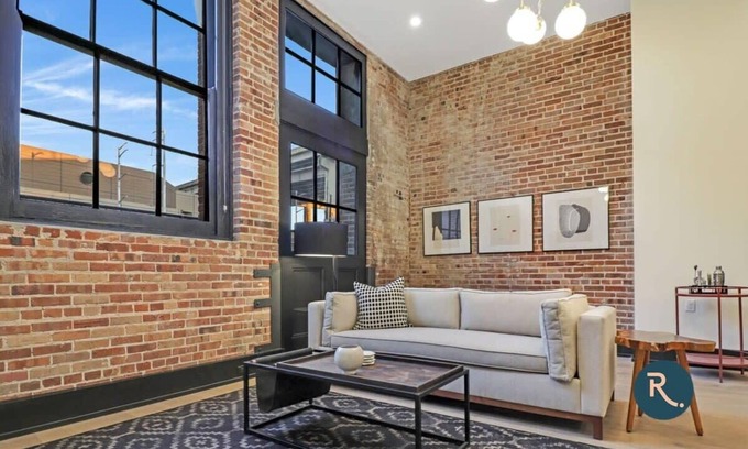 Arts/Warehouse District Casa | Roami at The Lola | Group Friendly | 5 Bed Combo