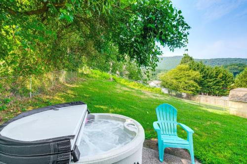 Roanoke Casa | Roanoke Mountain Home 4 Mi to Blue Ridge Parkway!