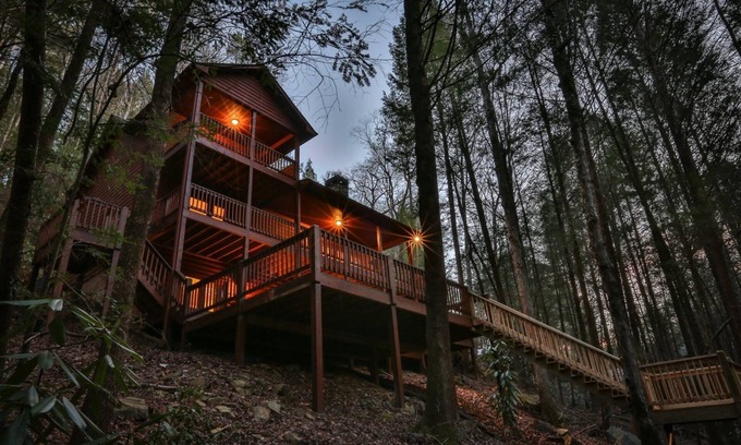 Ellijay Cabina | Roaring Creek- ofrece abundante naturaleza serena con vistas a Little Mountaintown Creek. No mascotas