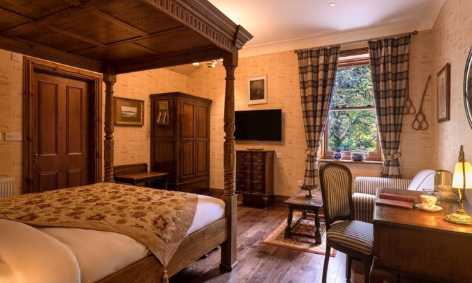Letterfinlay Cama Y Desayuno | Robert Burn Suite - A Four Poster Bed
