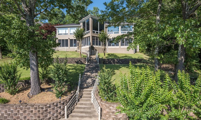 Florence Casa | Robert Trent Jones, Wilson Dam view & Water retreat