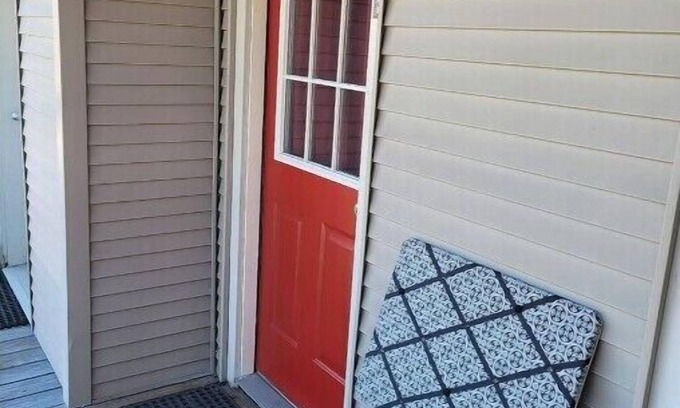 East Haven  Rutland County Apartamento | Roberts ave. Immaculate Rental For Nurses Apt D