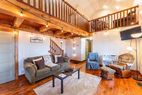West Dundee Casa | Robin Crest with Hot Tub