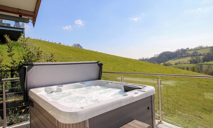 Kingswood Cabaña | ROBIN GOCH, pet friendly, character holiday cottage in Garthmyl
