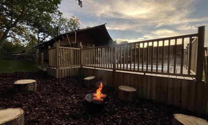 Tenby Alquiler De RV | Robin Hood Safari Tent
