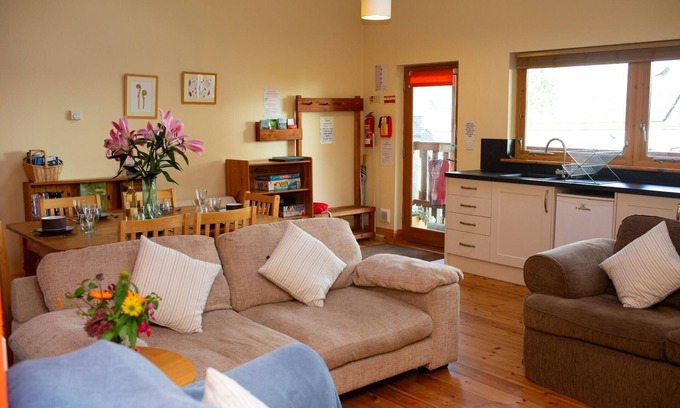 Lampeter Cabaña | Robin's Perch Eco Lodge Apartment, Lampeter