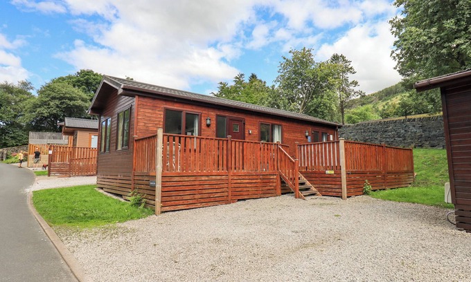 Troutbeck Cabaña | ROBIN VIEW LODGE, pet friendly, with hot tub in Windermere