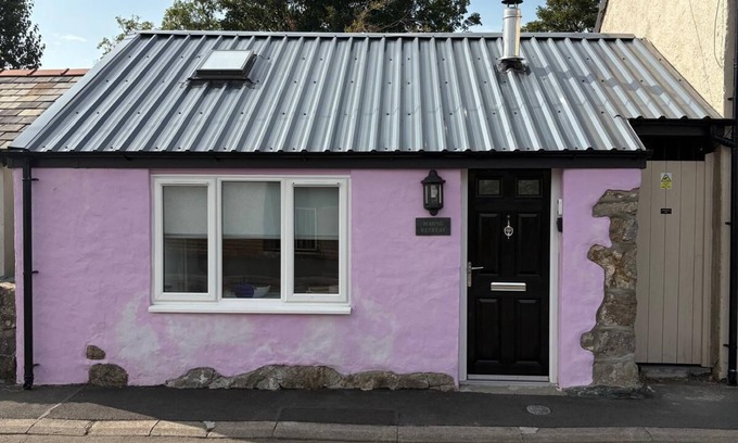 Brynsiencyn Cabaña | Robyn’s Retreat – Cosy Hideaway Perfect for Explor