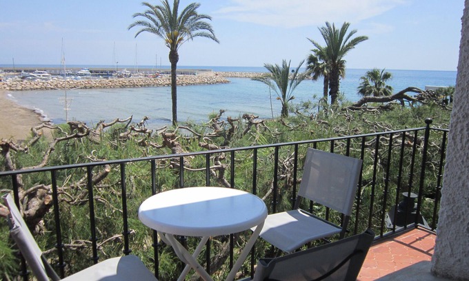 El Roc de Sant Gaieta Apartamento | ROC SANT GAIETA frente al mar cerca de Port aventura