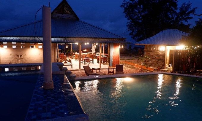 Tanjung Pandan Cama Y Desayuno | Rock and Wreck Dive Resort