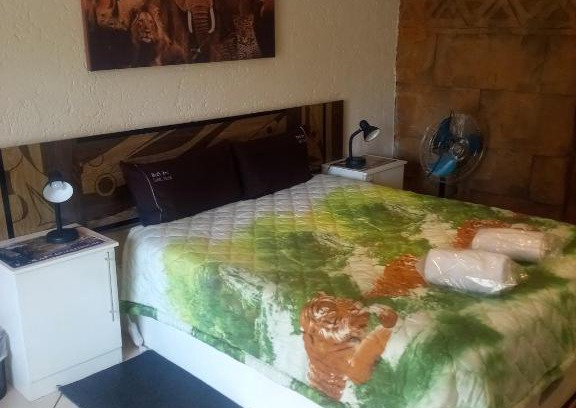 Emalahleni Casa | Rock Art Guesthouse