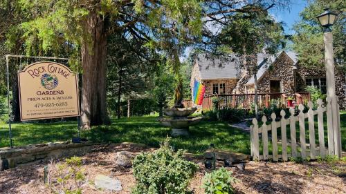 Eureka Springs Historic District Cama Y Desayuno | Rock Cottage Gardens B&B