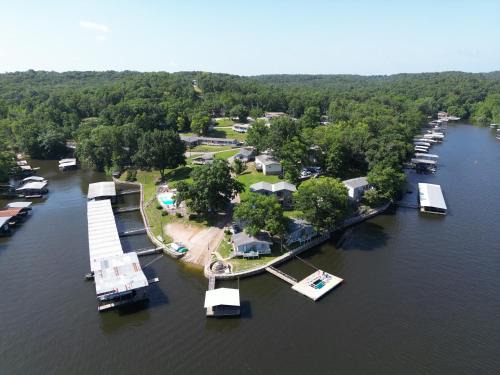 Sunrise Beach Complejo | Rock Harbor Resort and Motel