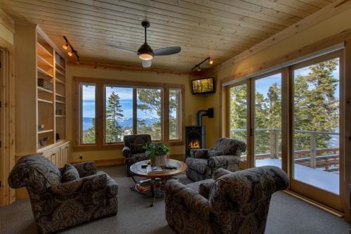 Tahoe Village Apartamento | Rock Haven condo