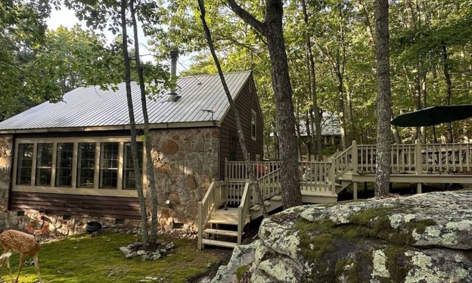 Mentone Chalet De Esquí | Rock Home I 2MI to Desoto I 3 Acres I Horse Shoes