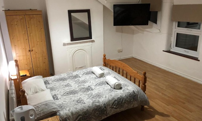 Birkenhead Casa | Rock Lane Stays