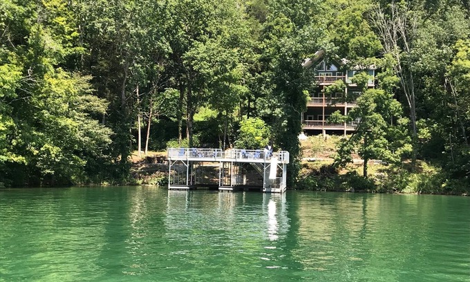 La Follette Casa | Rock of Ages - Muelle extra grande de dos pisos con 2 resbalones y tobogán cubiertos