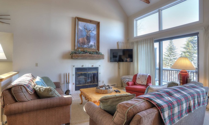 Rangeley Condominio | Rock Pond Condo 71 - Cute end unit on Saddleback Mountain