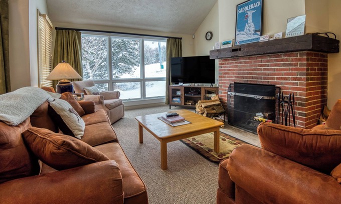 Rangeley Condominio | Rock Pond Condo 32 - Large ski in ski out condo for the whole family