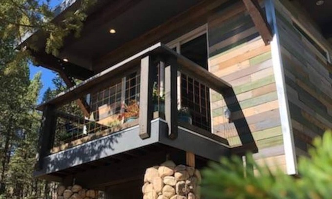 Florissant Cabina | Rock Rest Eco-Cabin on 2 acre forested lot. Mins from Wolf & Wildlife Sanctuary.