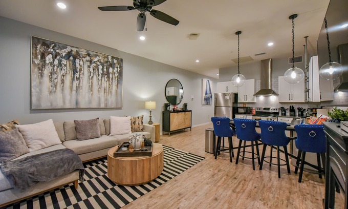 Tuscaloosa Condominio | Rock & Roll Tide! Steps away from Amphitheater and downtown!
