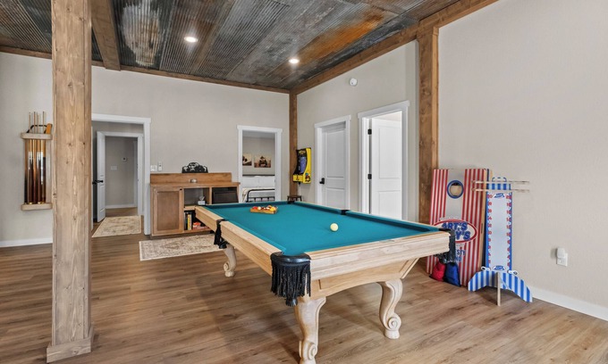 Disney Casa | Rock Wall Retreat> Rig Parking & Central to Disney