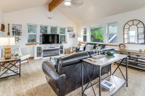 Rockaway Beach Casa | Rockaway Beach Home with Hot Tub 4 Blocks to Beach!