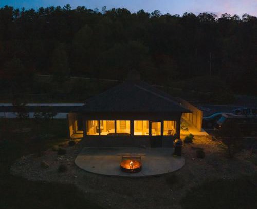 Logan Casa | Rockhouse - by The Chalets
