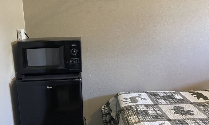 Faulkton Casa | Rockin' E #2 - clean, updated motel room