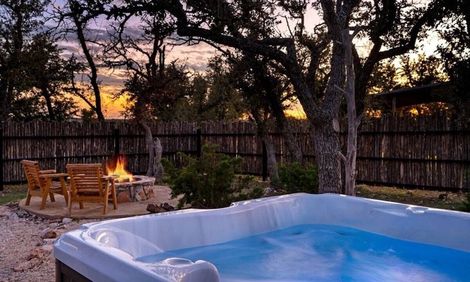 Fredericksburg Cabina | Rockin' R - Rustic Star Cabin