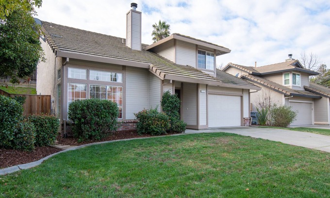 Rocklin Casa | Rocklin Beauty! Garage, Private Yard, Pets Welcome!