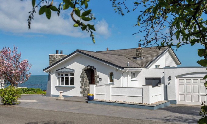 Donaghadee Cabaña | ROCKLYN LODGE, family friendly, with open fire in Donaghadee