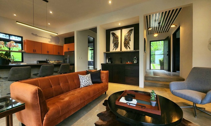 Cantón de Tilarán Casa | ROCKSTAR! modern luxury lake view home.