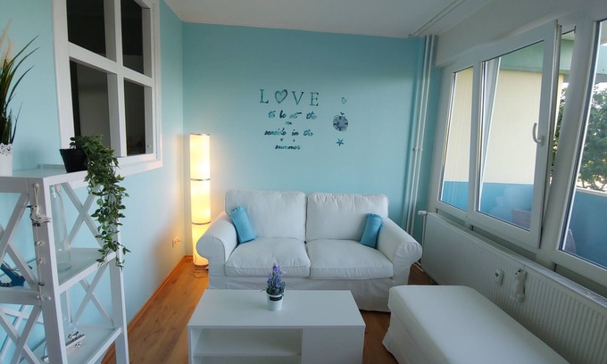 Schonberg Apartamento | Rocksteins Nr. 2 - cozy vacation apartment, close to the beach, the Baltic Sea on the horizon