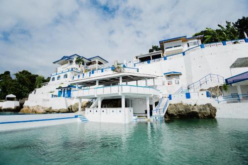 Dalaguete Complejo | Rockwalled Adventure Resort by Hiverooms