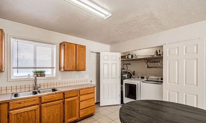 Inkom Casa | Rockwell Inn 3 | 2 King BD | Beautiful Views | Ski