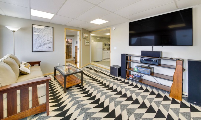 Rockwood Condominio | Rockwood Condo w/ Shared Dock + Lake Access!