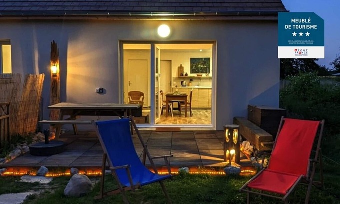 Acheres-la-Foret Cabaña | Rocky Lodge, cottage with large wooden deck and private garden near the Forest