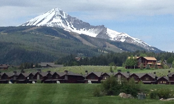 Big Sky Meadow Village Condominio | Rocky Mountain Rustic Getaway