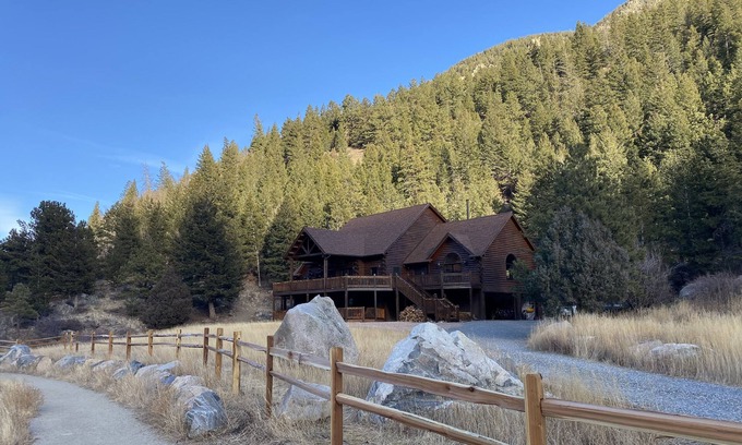 Georgetown Casa | Rocky Mountain Lakefront Home close to Denver