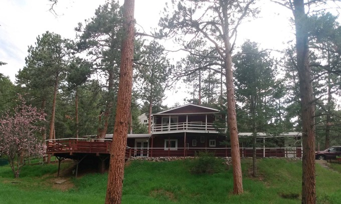 North Central Evergreen Cabina | Rocky Mountain Private Cabin