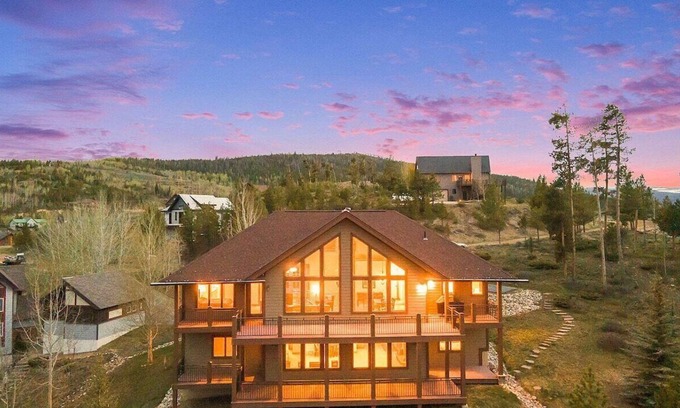 Innsbruck Val Moritz Cabina | Rocky Mtn Natl Park views, close skiing & Hot Tub!